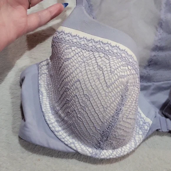 Victoria's Secret Bra - Picture 6 of 13